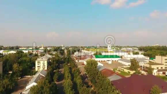 俄罗斯夏季科斯特罗玛市中心的鸟瞰图视频的预览图
