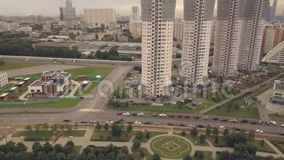 鸟瞰城市高层住宅高层公寓视频的预览图