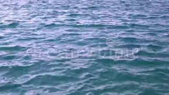 蓝色海面上的涟漪视频的预览图