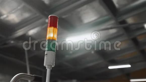 工厂自动化生产模块的堆叠灯视频的预览图