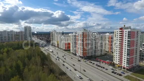 城市住宅区的空中摄影视频的预览图