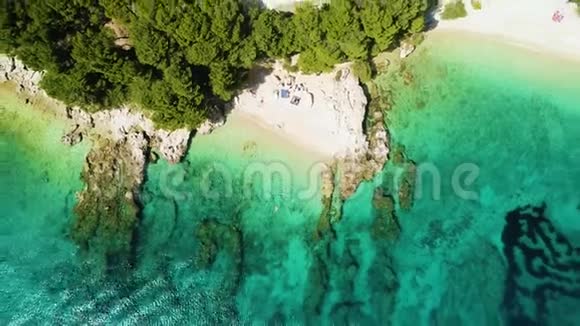 克罗地亚美丽海岸和达尔马提亚的鸟瞰图视频的预览图