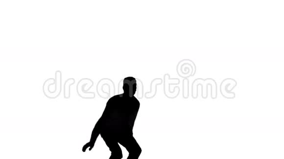 男人在白色背景上跳跃和放弃拇指的剪影视频的预览图