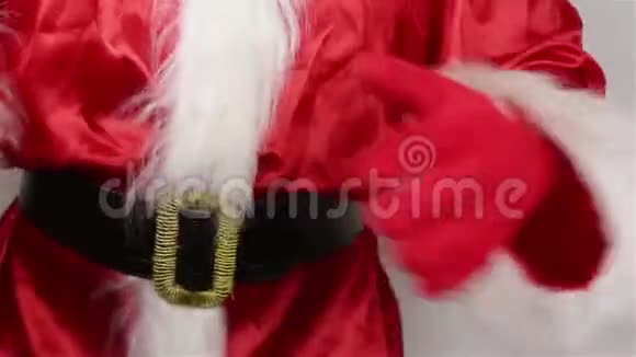 圣诞老人调整他的腰带视频的预览图