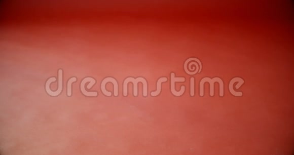 4k红地板上的网球视频的预览图