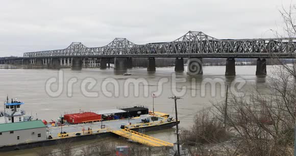 田纳西州孟菲斯密西西比河大桥视频的预览图