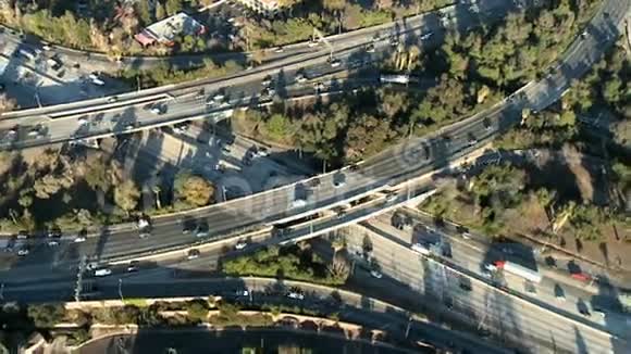 绕航高速公路交通视频的预览图