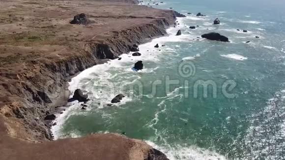加利福尼亚海岸的空中摄影视频的预览图