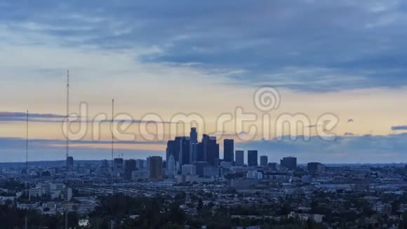 洛杉矶城市景观的高视角运动时间推移视频的预览图