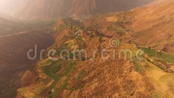秘鲁山脉空中视频的预览图