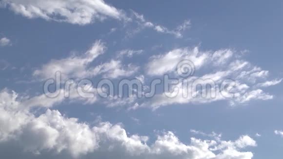 天空中真正的云彩视频的预览图
