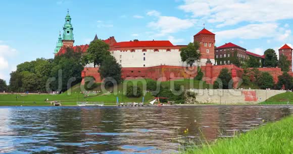 波兰克拉科夫的瓦维尔城堡和大教堂视频的预览图