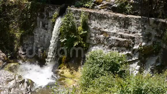 法国罗浮峡小瀑布视频的预览图