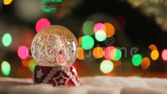 玻璃碗里圣诞老人的雕像视频的预览图