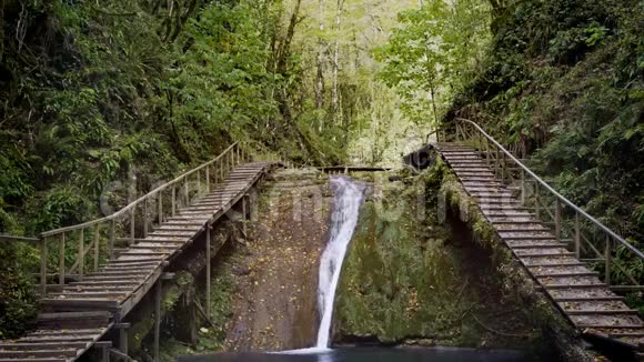 索契美丽的瀑布之水视频的预览图