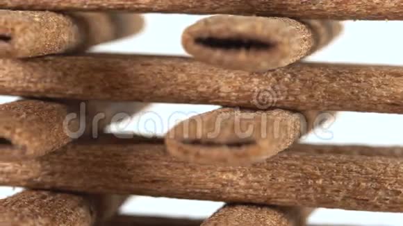 转盘上的饼干竹子视频的预览图
