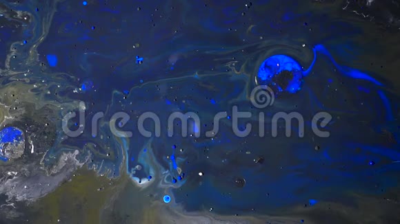 蓝墨水混合的抽象空间场景视频的预览图