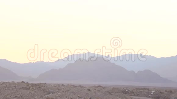 沙漠山脉全景视频的预览图