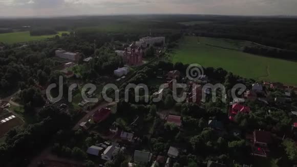 乘坐俄罗斯阿森松大教堂飞越卢基诺村视频的预览图