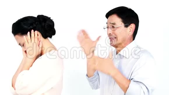 成熟的亚洲夫妇争吵视频的预览图