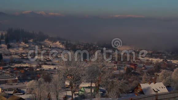村村烟冬黎明日出太阳山视频的预览图