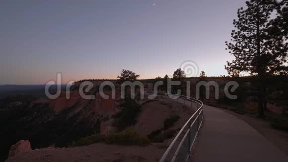 傍晚的布莱斯峡谷令人惊叹日落后的景色视频的预览图