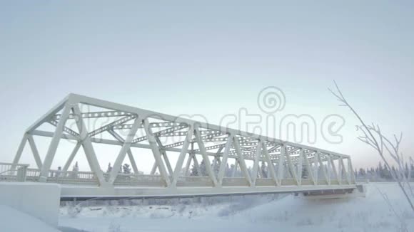 蓝天拱桥景观视频的预览图