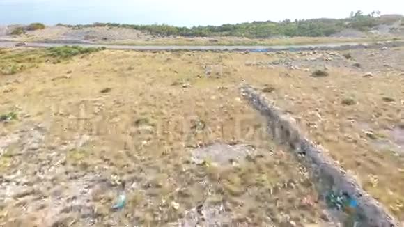 克罗地亚背景为大海的帕格岛废料场鸟瞰图视频的预览图