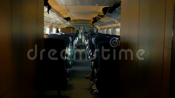 伦敦客运车厢内部视频的预览图