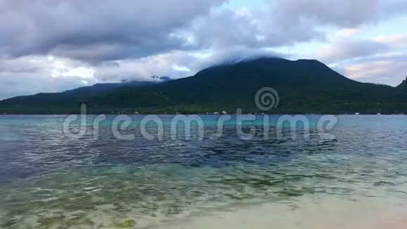 CamiguinHibokHibok火山景观视频的预览图