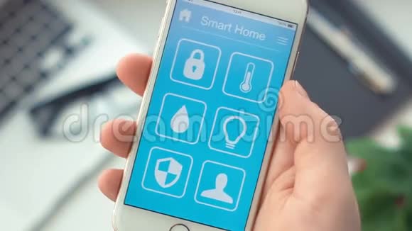 关闭智能手机智能家居应用程序上的家庭安全视频的预览图
