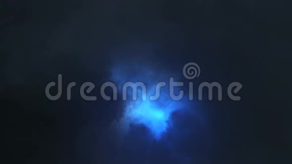 雾蒙蒙的夜晚夜空中的动画背景风暴视频的预览图