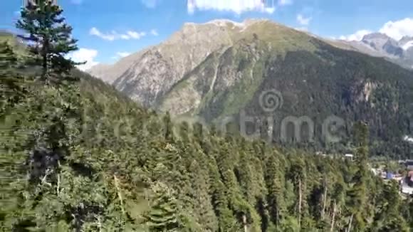 高加索山脉有一座山舱视频的预览图