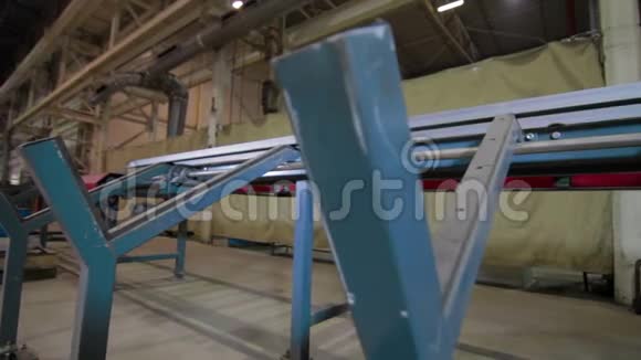 工业工厂自动化切割机生产线视频的预览图