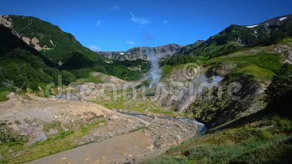 间歇泉谷堪察加半岛旅游旺季克罗诺茨基自然保护区夏季股票录像视频的预览图