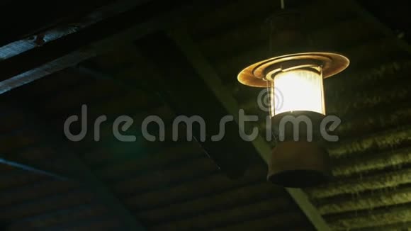 天花板上的灯非洲装饰视频的预览图