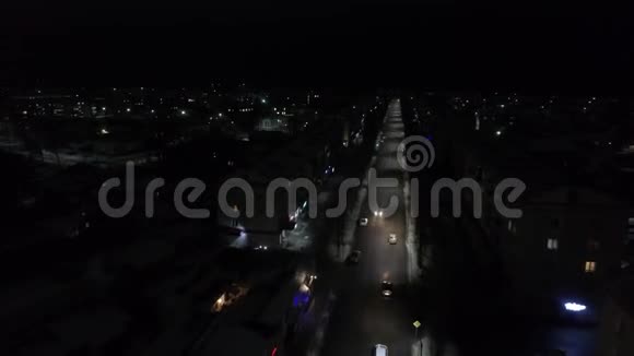 夜城的航拍俄罗斯冬季村摄影视频的预览图