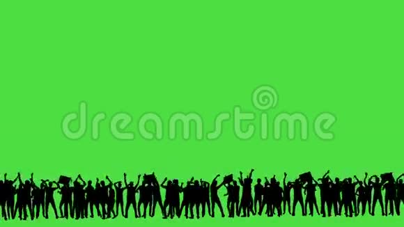 一群跳舞的人都是剪影在一个绿色的屏幕上视频的预览图
