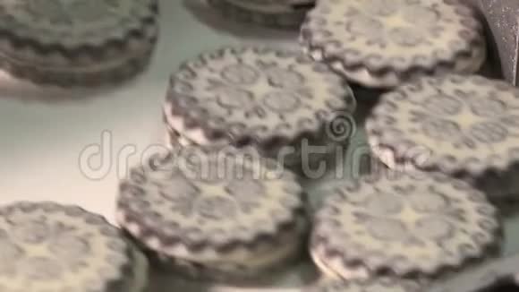 带有可可巧克力的饼干味道是棕色的视频的预览图