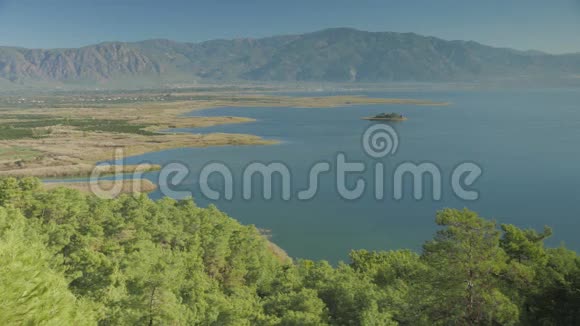 这座岛的景色和河谷中城堡的废墟达利安土耳其4k视频的预览图