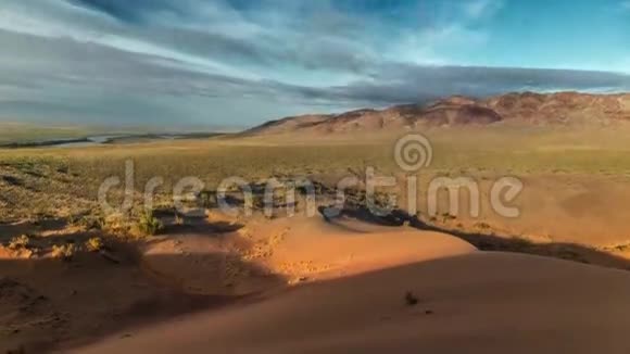 阿尔廷埃梅尔国家公园五颜六色的沙丘山全景4时间推移2016年9月阿拉木图和阿斯塔纳视频的预览图