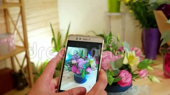 手机拍照的是精品时尚的当代鲜花作品花束花艺照片时尚视频的预览图