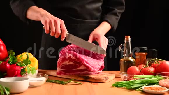 厨师正在做排骨菜谱烹饪餐厅生意视频的预览图