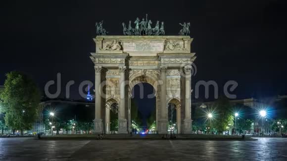 和平拱门在Simplon广场延时超脱晚上它是新古典的凯旋门视频的预览图
