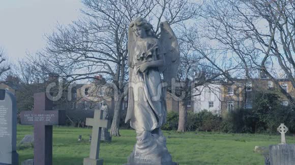 墓地上的天使雕像视频的预览图