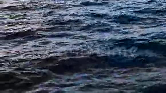 蓝色海洋或海洋表面的大波浪视频的预览图