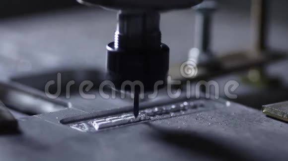 业务为金属制品的生产铝板受铣床影响视频的预览图