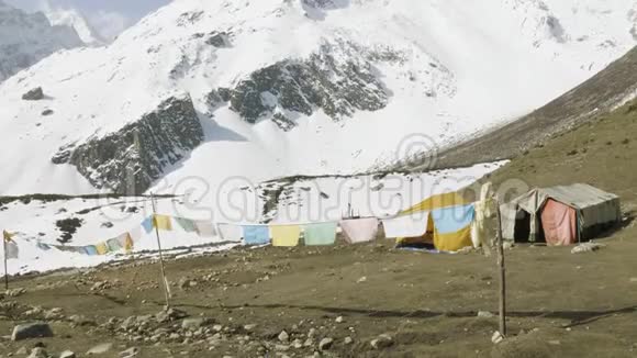 达玛萨拉帐篷营地在拉克山口海拔4500米玛纳斯鲁巡回跋涉视频的预览图