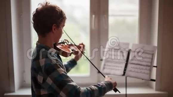 小提琴演奏视频的预览图