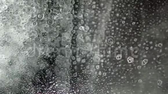 喷洒水滴视频的预览图